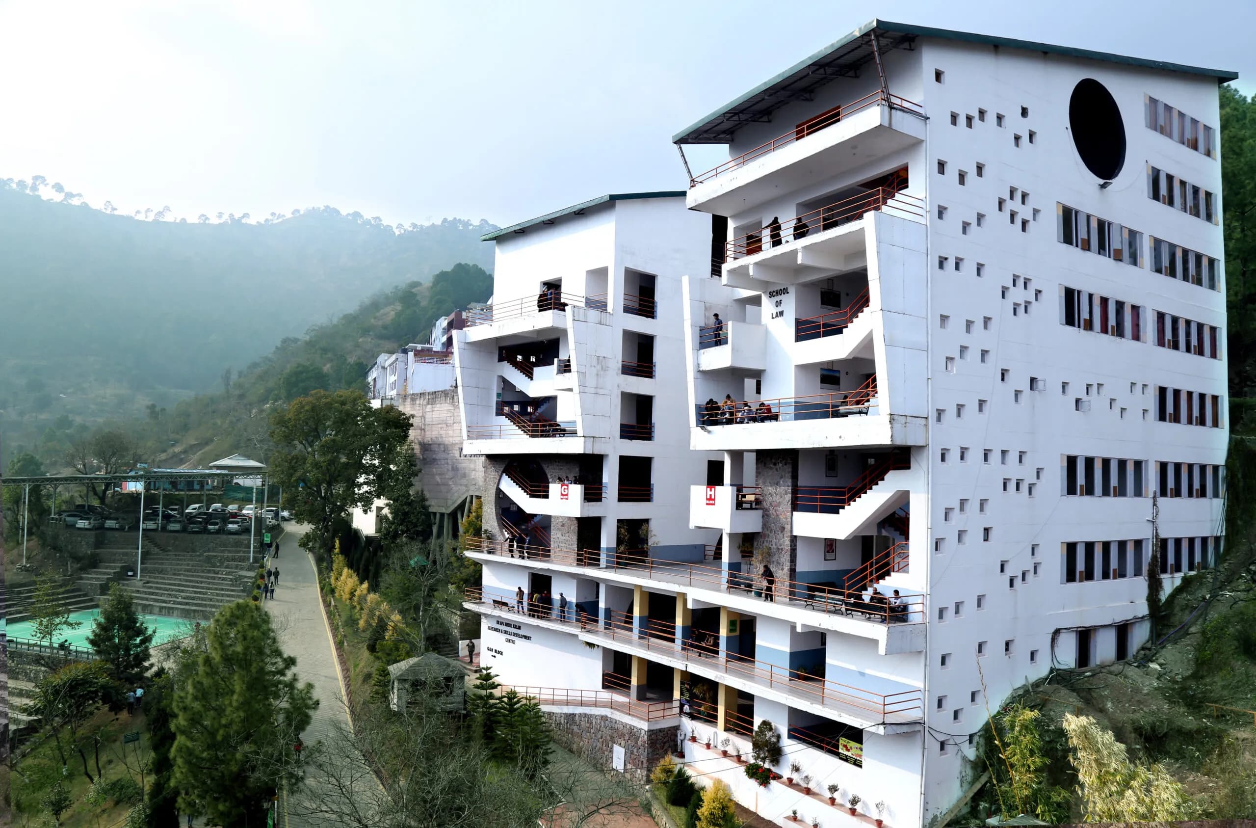 Shoolini Online University